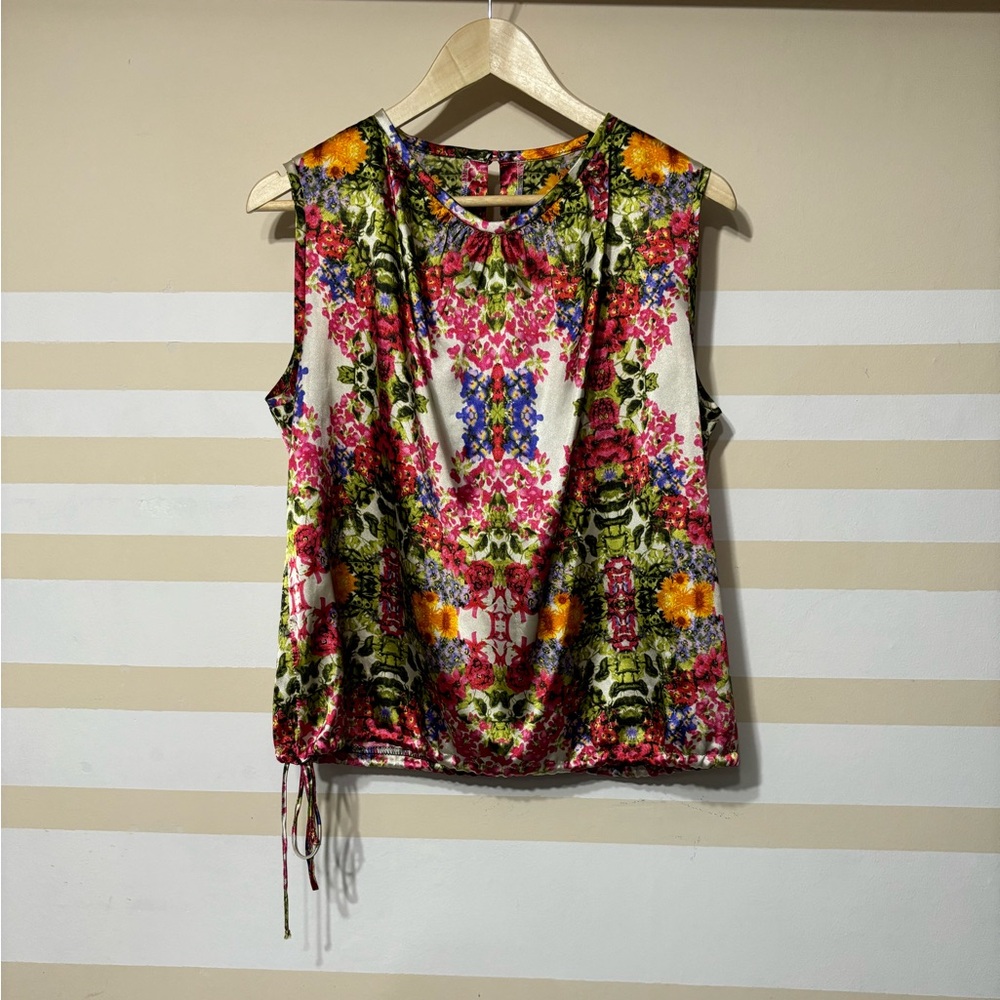 Colourful sleeveless top